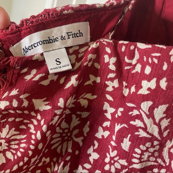 Abercrombie and Fitch women’s red paisley romper with adjustable straps - Picture 7 of 8